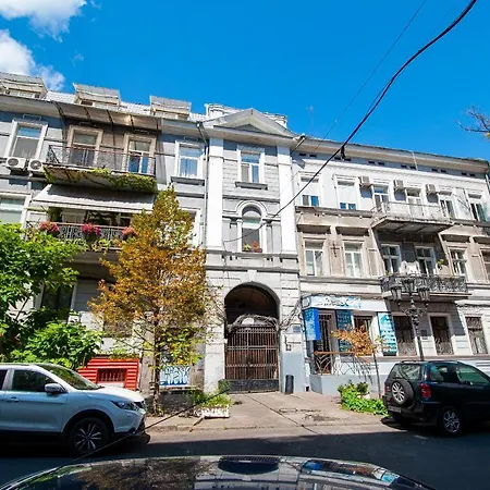 On Chaykovskogo 16 *